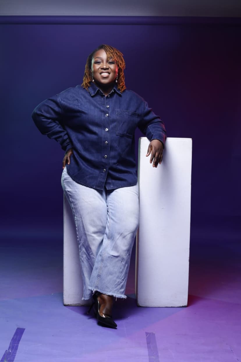 BLEU Elodie — Style et confiance